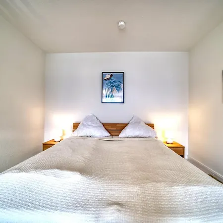 - Haus C, App 0c1206 *